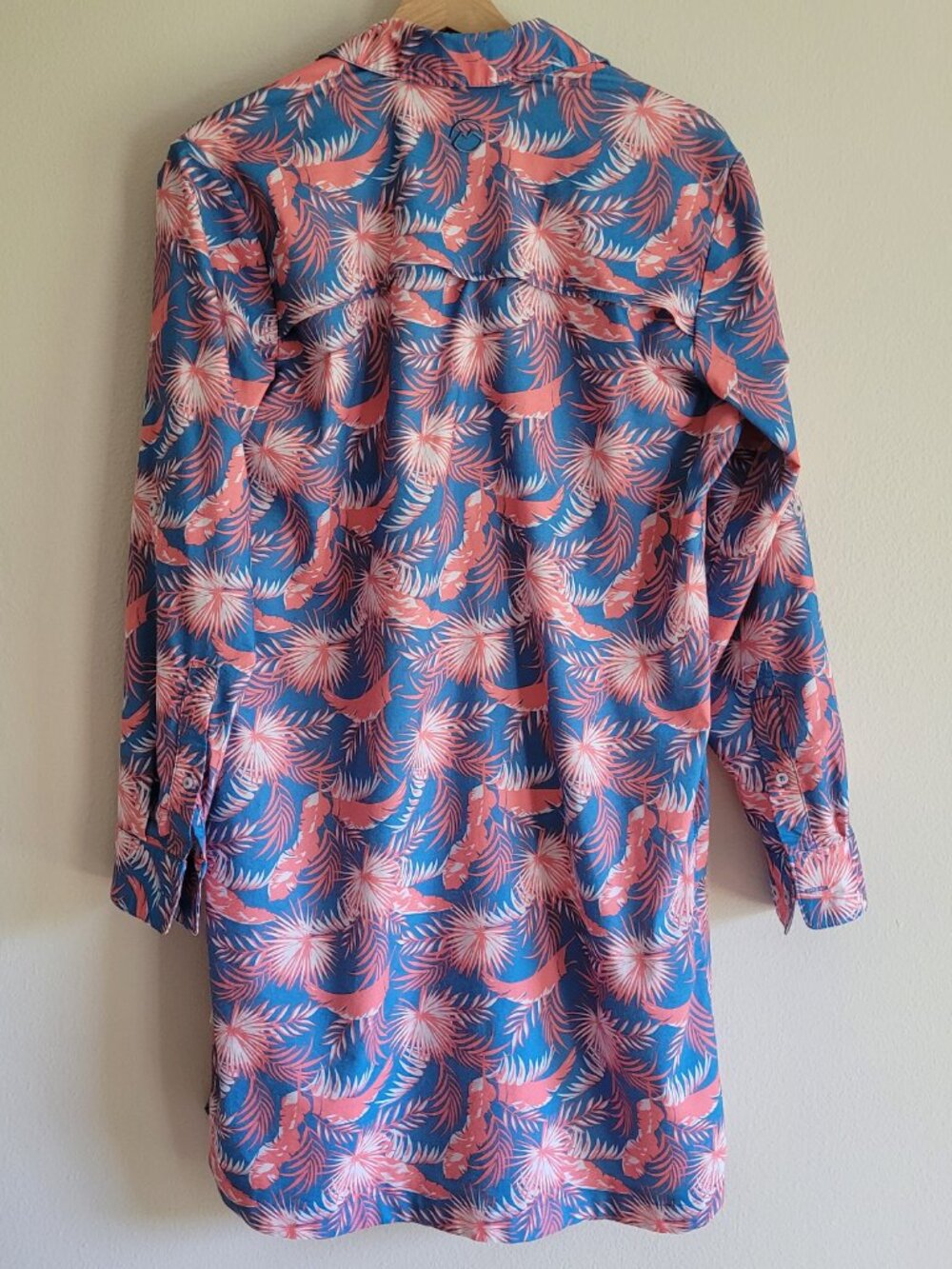 Magellan Outdoors Womens Medium Blue Pink Shirt Dress Fish Gear Tropical Collar - Picture 7 of 7